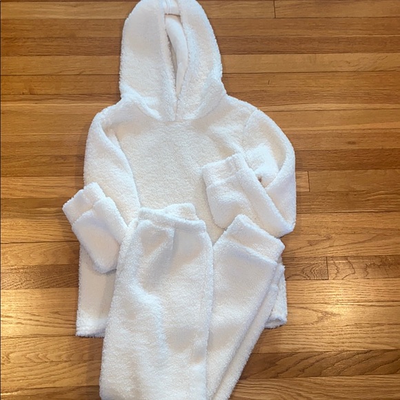 Tops - White fuzzy matching set